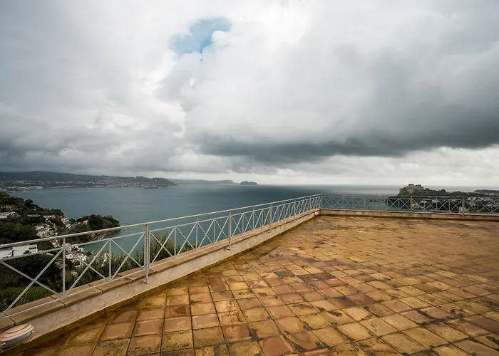 Baia Dei Cesari バーコリ